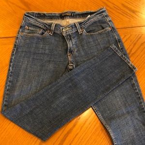 Womens Levi straight leg jeans size7.